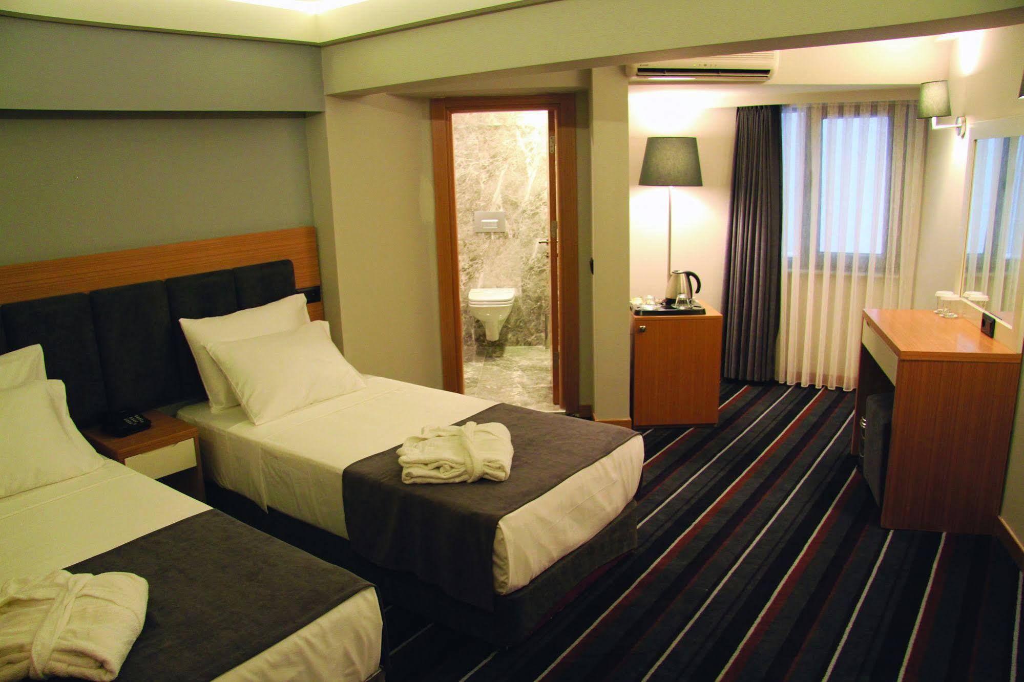 Bergama Hotel Old City Истанбул Екстериор снимка
