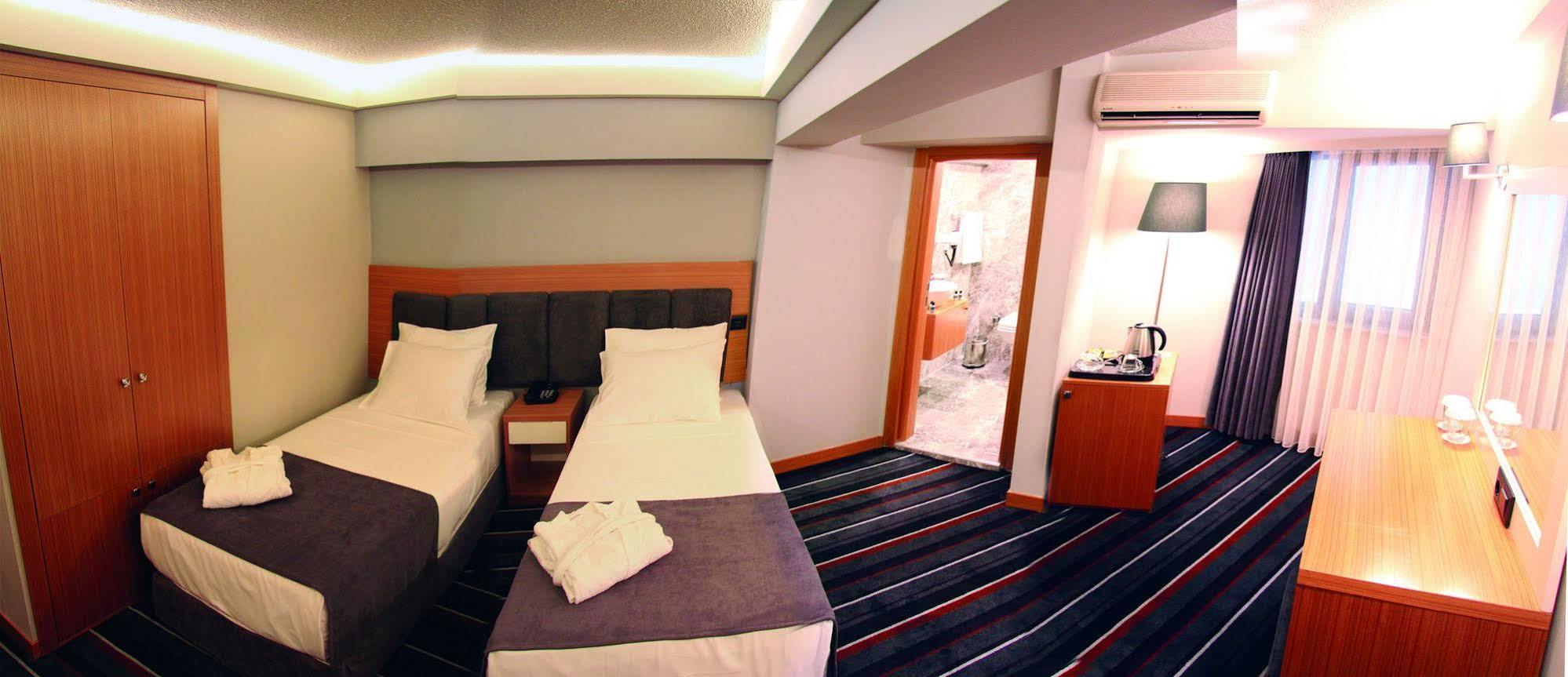 Bergama Hotel Old City Истанбул Екстериор снимка