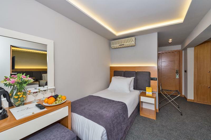 Bergama Hotel Old City Истанбул Екстериор снимка